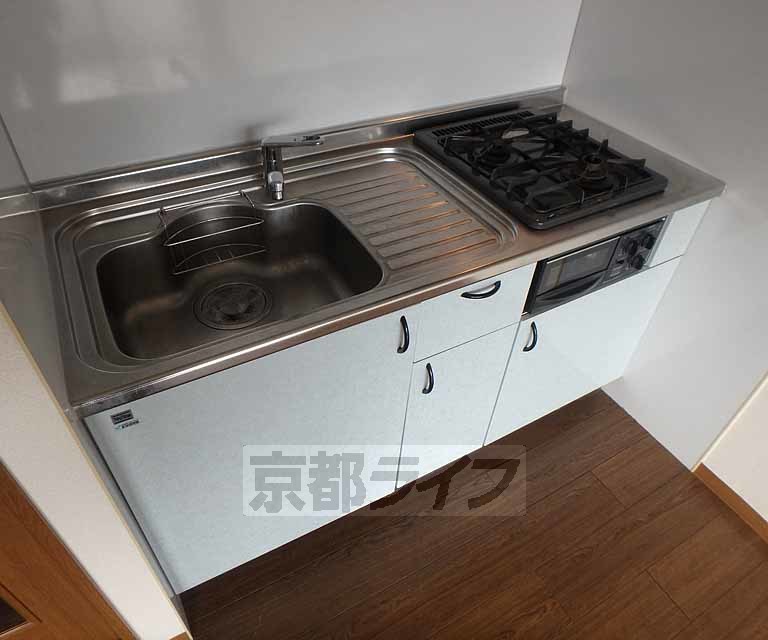 キッチン　２口コンロ付きのキッチンです。