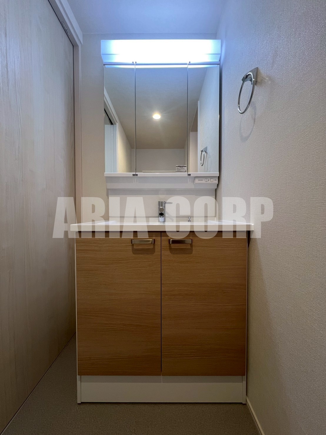 洗面設備　三面鏡採用◎シャンプードレッサー付きの洗面所です！