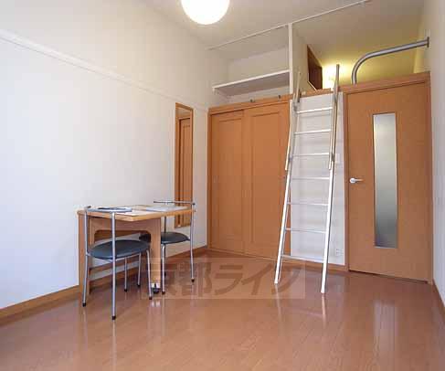 居室・リビング　家電・家具付きの部屋です。