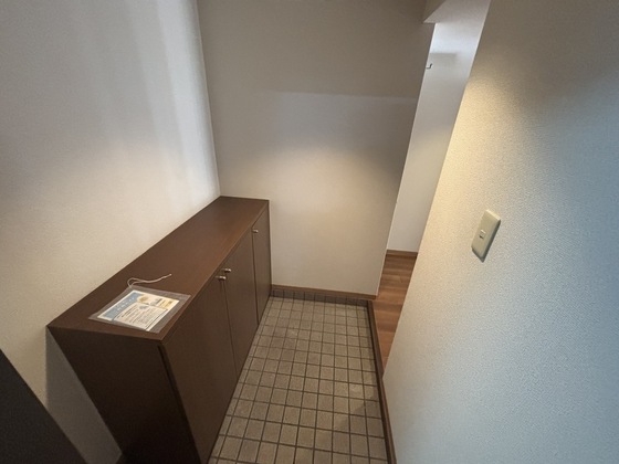 玄関　※別部屋の写真です