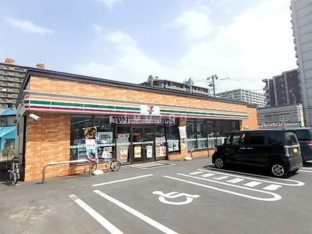 コンビニ　セブンイレブン札幌北8条東5丁目店（コンビニ）まで420m