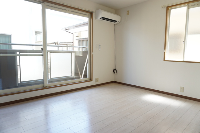 居室・リビング　★８帖のリビングです♪２面採光になっております♪★