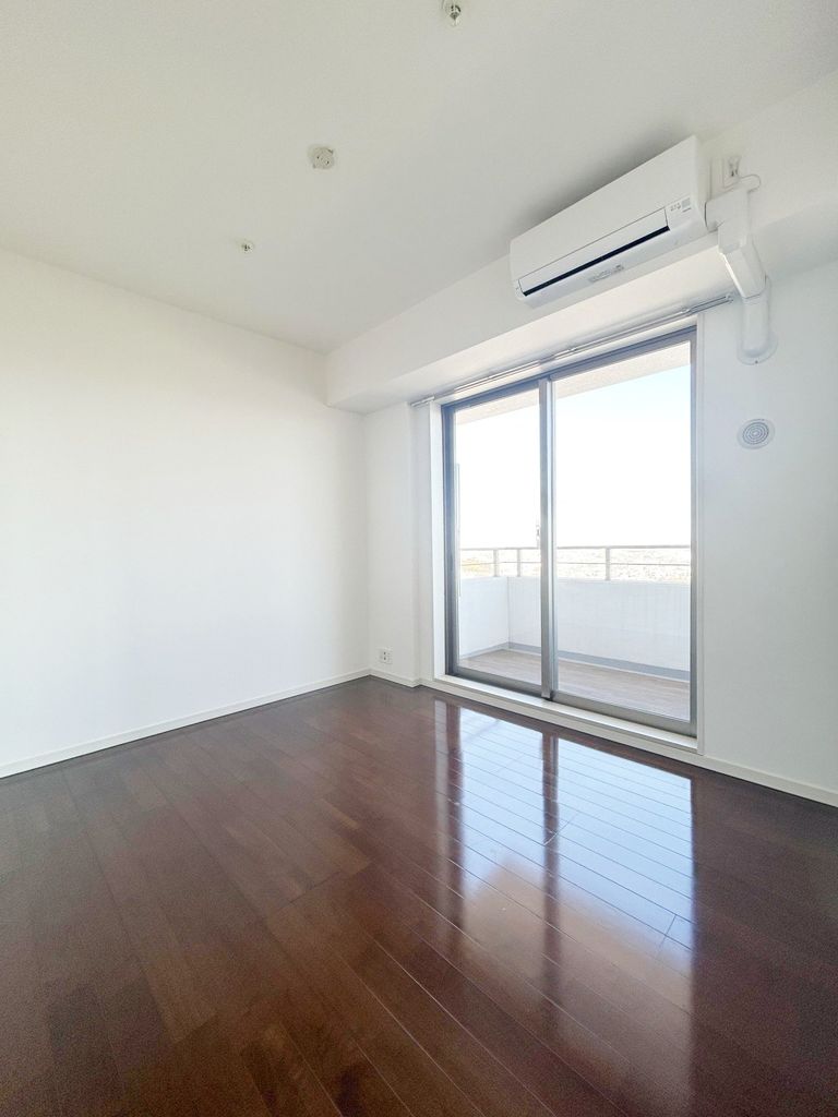 居室・リビング　約6.6帖の洋室