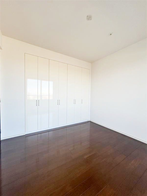 居室・リビング　約6.6帖の洋室