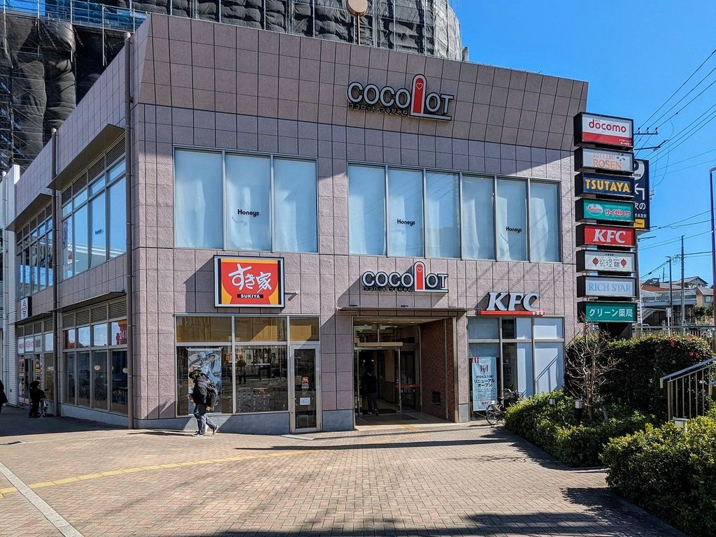 ショッピングセンター　ココロットつるがみね（ショッピングセンター）まで100m