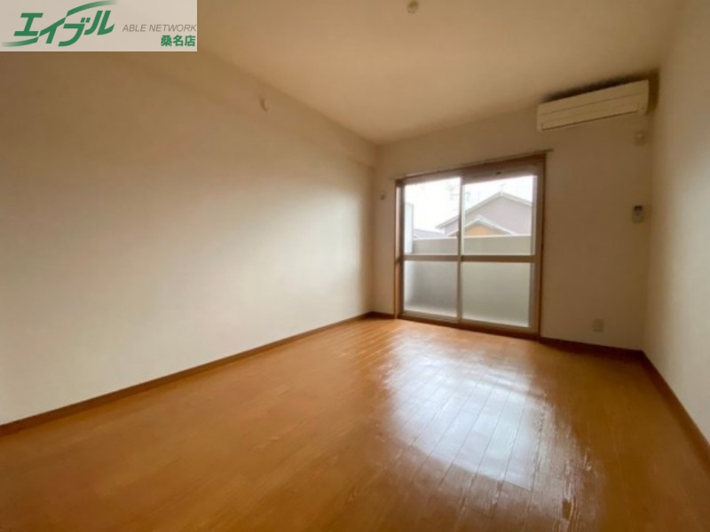 居室・リビング　同型参考写真