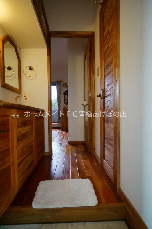 玄関　同型別部屋写真