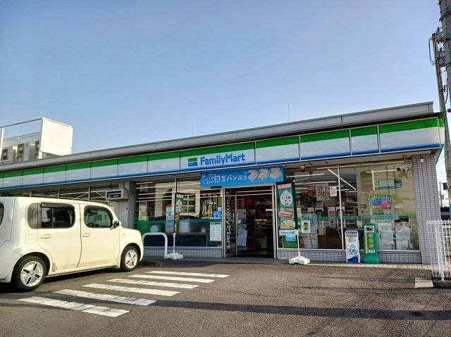 コンビニ　ファミリーマート松末店様（コンビニ）まで450m