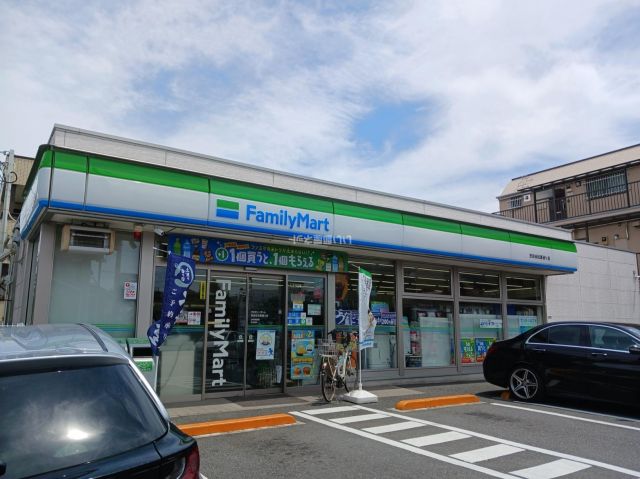 コンビニ　ファミリーマート世田谷松葉通り店（コンビニ）まで569m