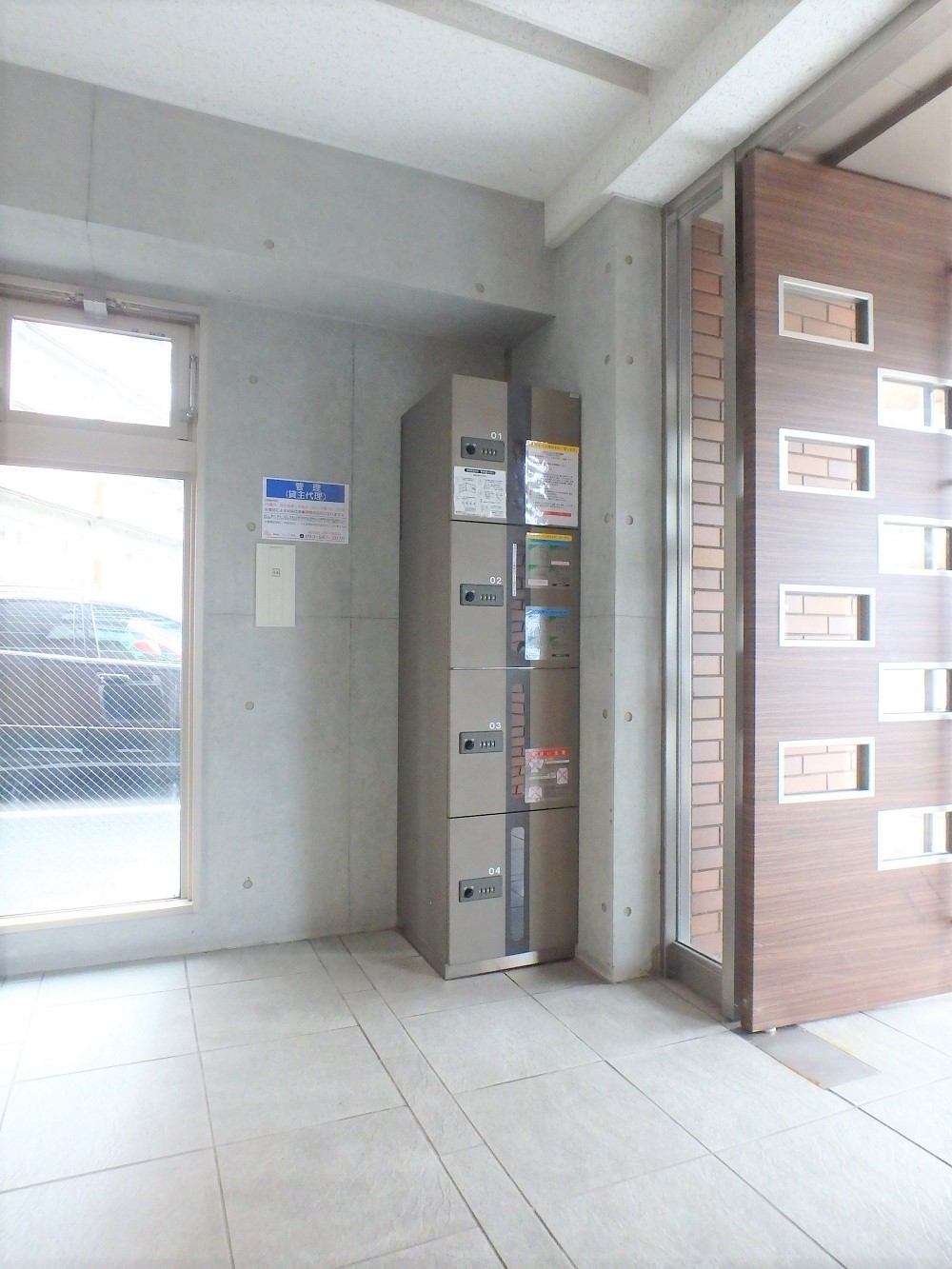 エントランス　便利な宅配BOX設置