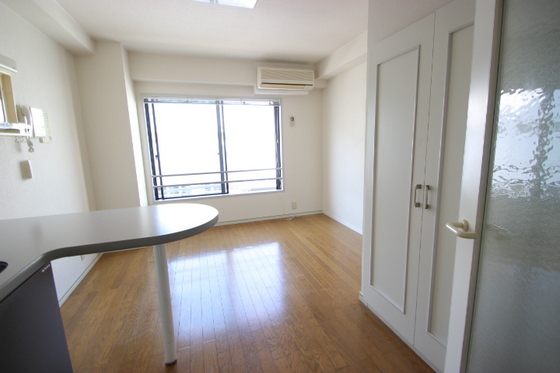 居室・リビング　※別号室の写真です