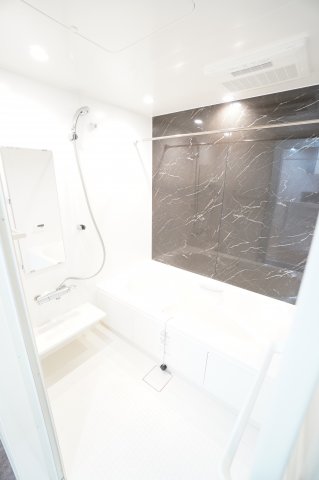 バス・シャワールーム　※同物件・反転タイプの写真です。