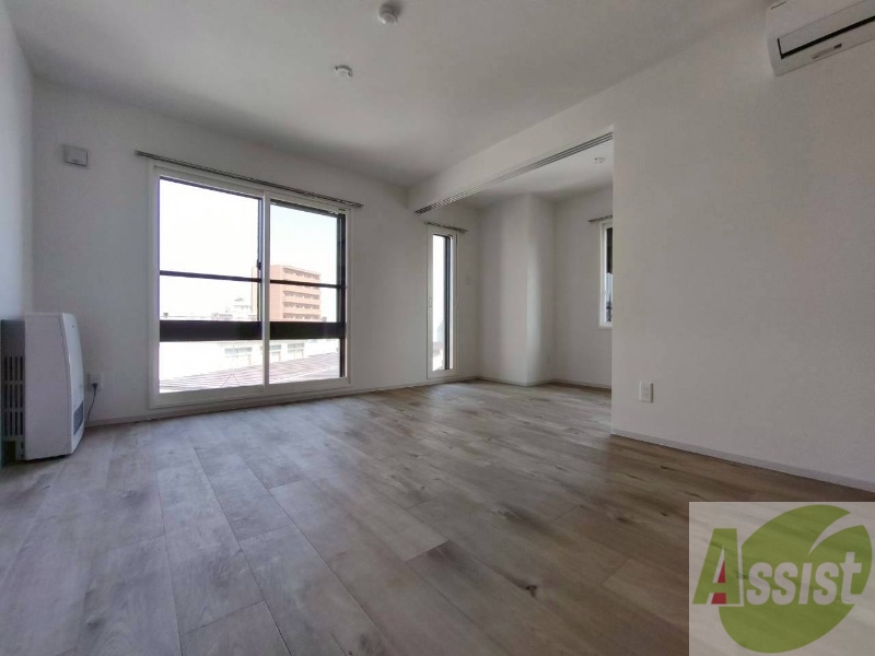 居室・リビング　広くてキレイなお部屋が広がっていて、充実した生活が送れそう。