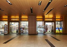 ドラックストア　トモズ東京ミッドタウン店（ドラッグストア）まで405m