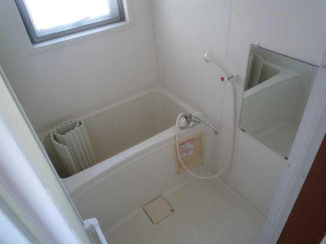 バス・シャワールーム　※別部屋の写真です