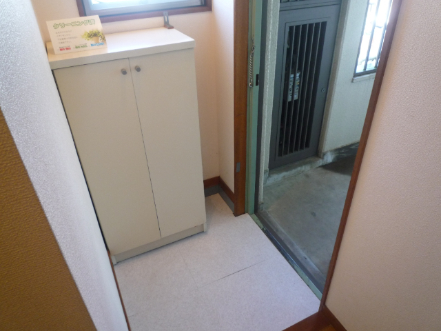 玄関　※別部屋の写真です