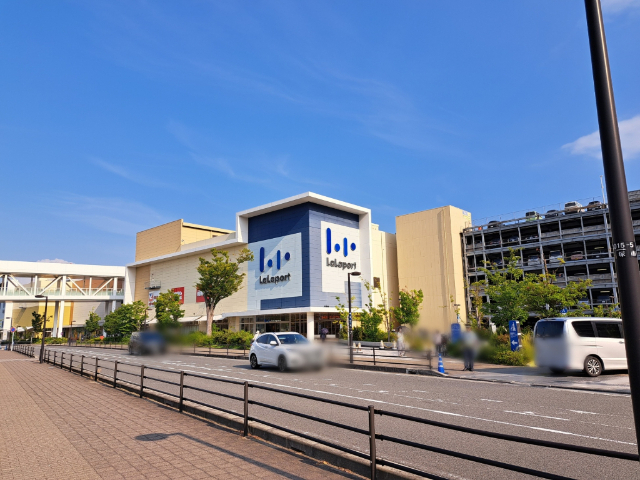 ショッピングセンター　ららぽーと湘南平塚店（ショッピングセンター）まで449m