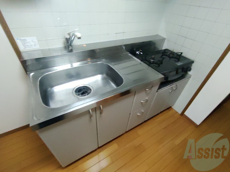 キッチン　キッチンは綺麗で調理スペースもしっかりございます。