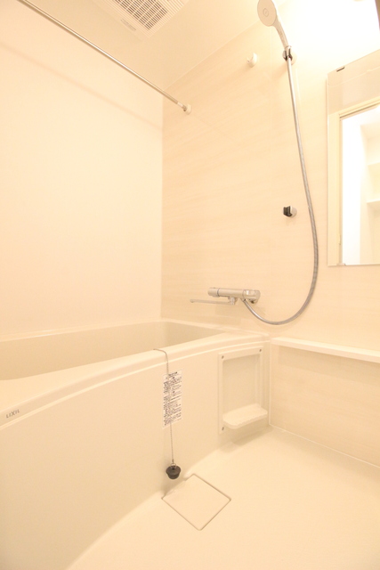 バス・シャワールーム　８０５号室モデルルーム写真※お部屋によって胃色味が異なる場合