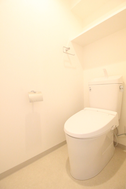 トイレ　８０５号室モデルルーム写真※お部屋によって胃色味が異なる場合