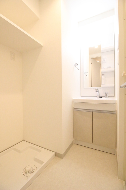 洗面設備　８０５号室モデルルーム写真※お部屋によって胃色味が異なる場合