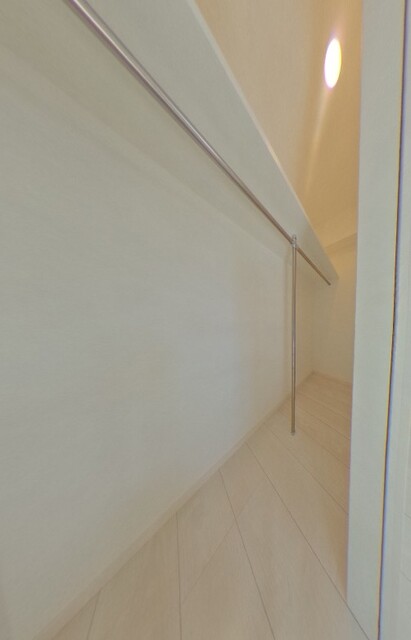 収納　８０５号室モデルルーム写真※お部屋によって胃色味が異なる場合