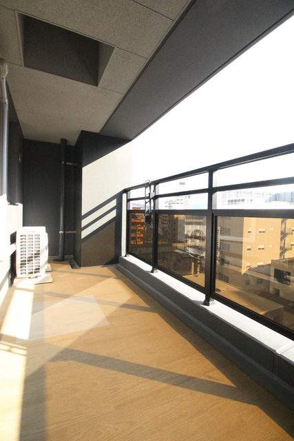 バルコニー　８０５号室モデルルーム写真※お部屋によって胃色味が異なる場合