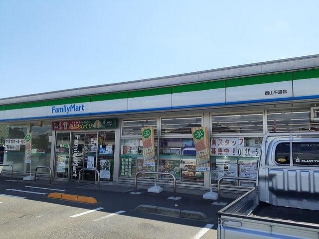コンビニ　ファミリーマートさん（コンビニ）まで850m
