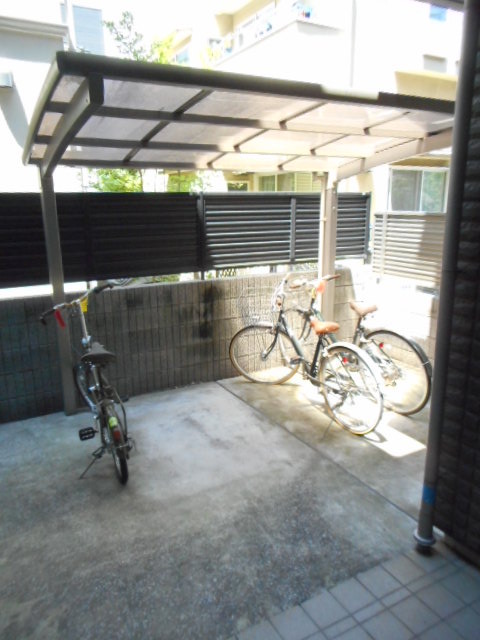 その他共有部分　屋根付き駐輪場