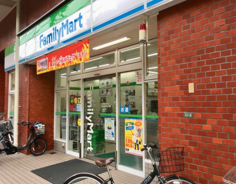 コンビニ　ファミリーマート小石川ゆたて坂店（コンビニ）まで475m