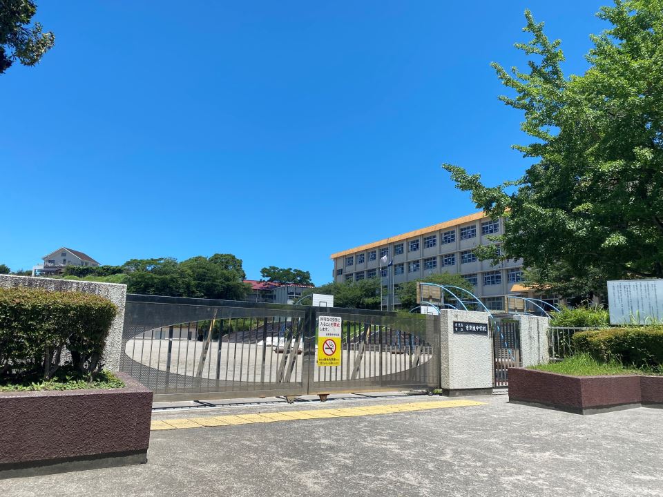 中学校　吉野東中学校（中学校）まで1300m