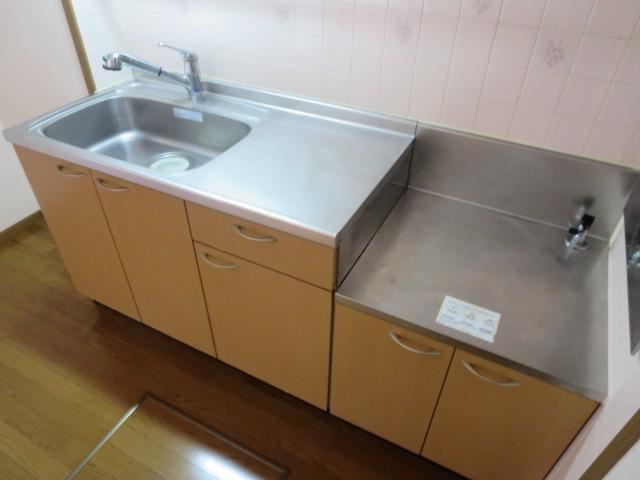 キッチン　二口ガスキッチン設置可能。