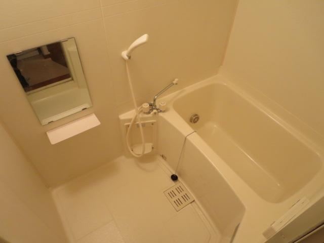 バス・シャワールーム　追炊き付きのお風呂。