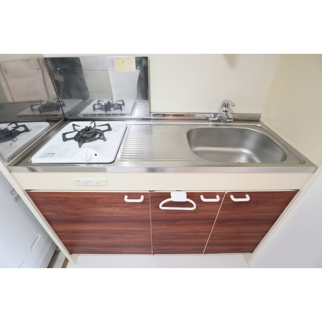 キッチン　デザインが異なるので、現況優先になります