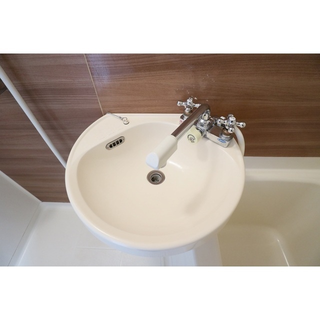 洗面設備　デザインが異なるので、現況優先とします。