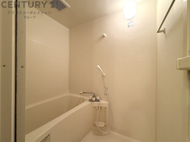 バス・シャワールーム　シンプルで機能的なユニットバスです