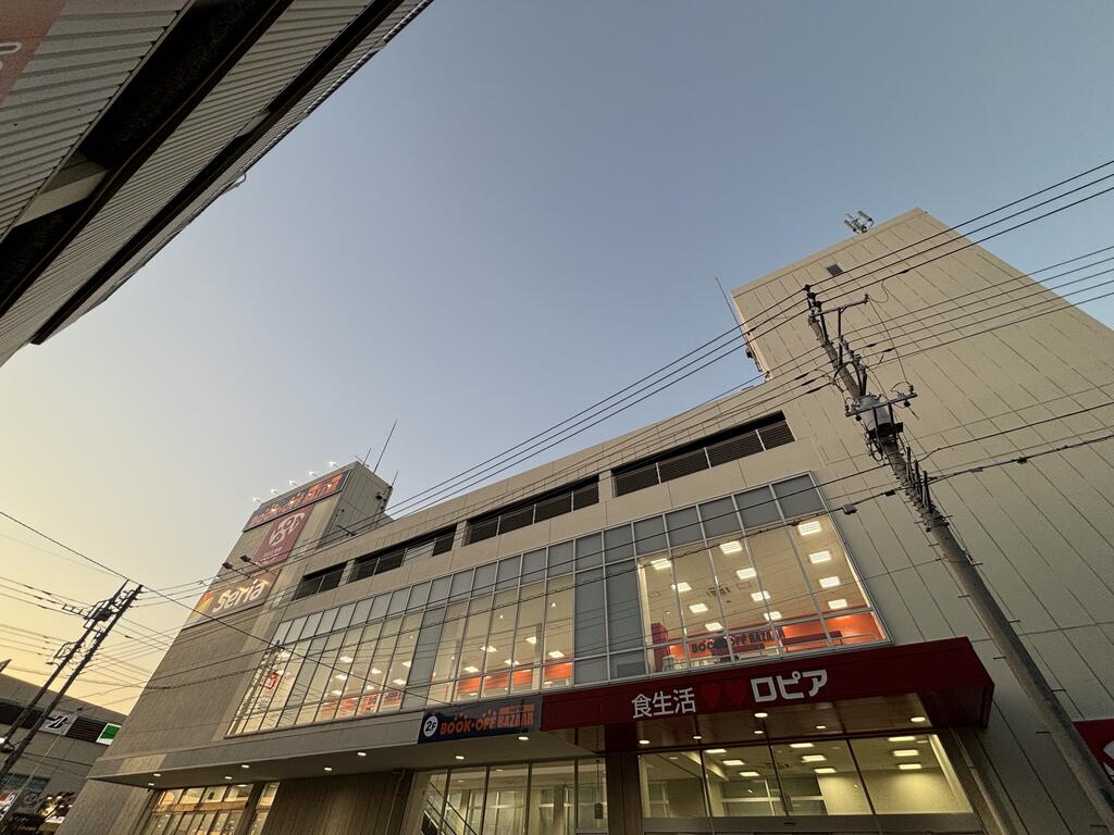 スーパー　ロピア草加セーモンプラザ店（スーパー）まで495m