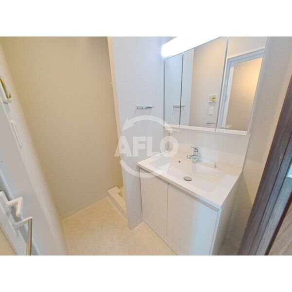 洗面設備　スプランディッド十三本町　洗面台