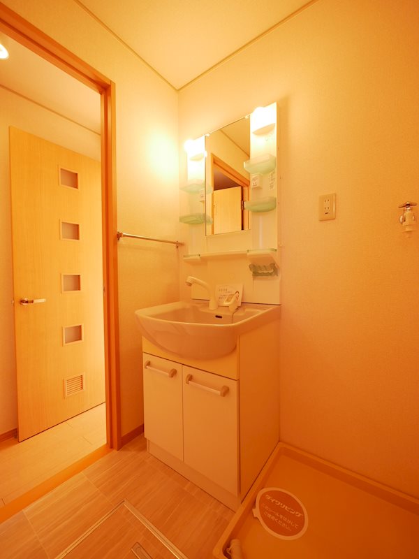 洗面設備　シャンプードレッサー、室内洗濯機置き場