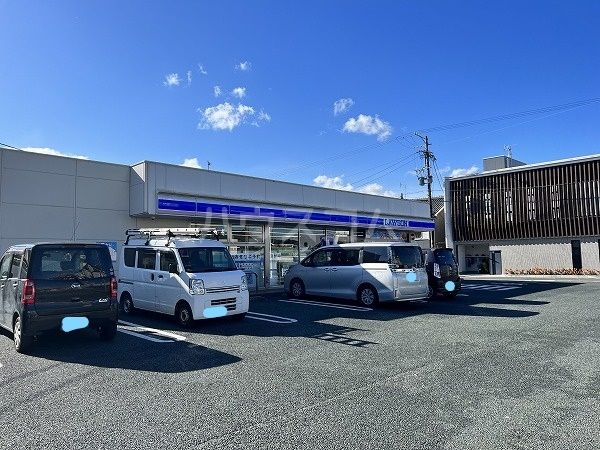 コンビニ　ローソン 豊川市役所東店（コンビニ）まで223m