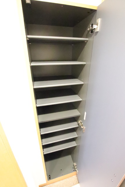 玄関　◆可動棚で高さ調節ができるシューズボックス◆