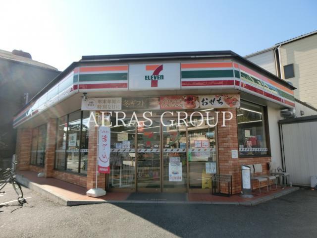 コンビニ　セブンイレブン足立綾瀬1丁目店（コンビニ）まで322m