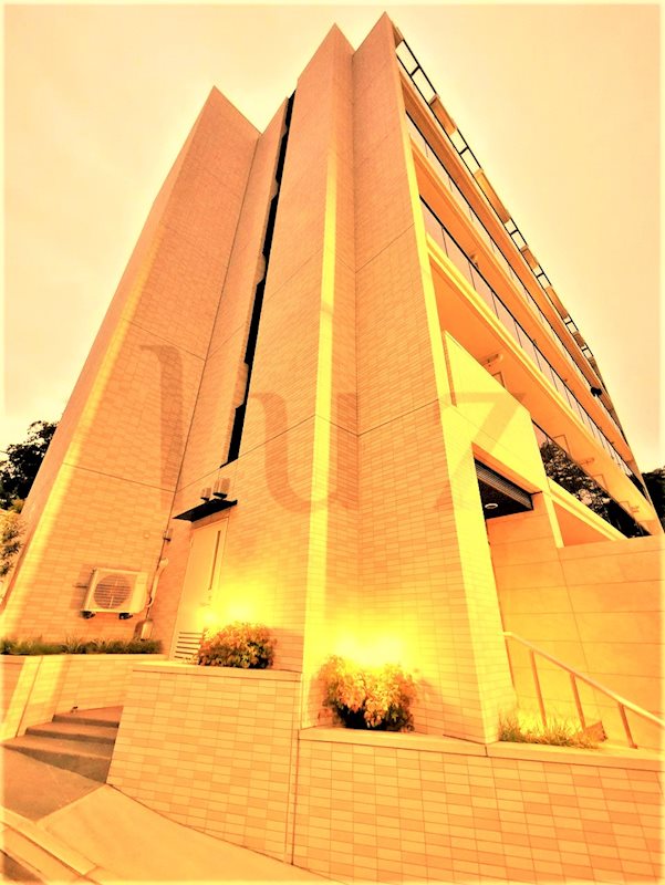 建物外観　2020年築の分譲マンションです！