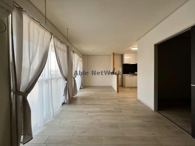 居室・リビング　日当たりの良いリビング