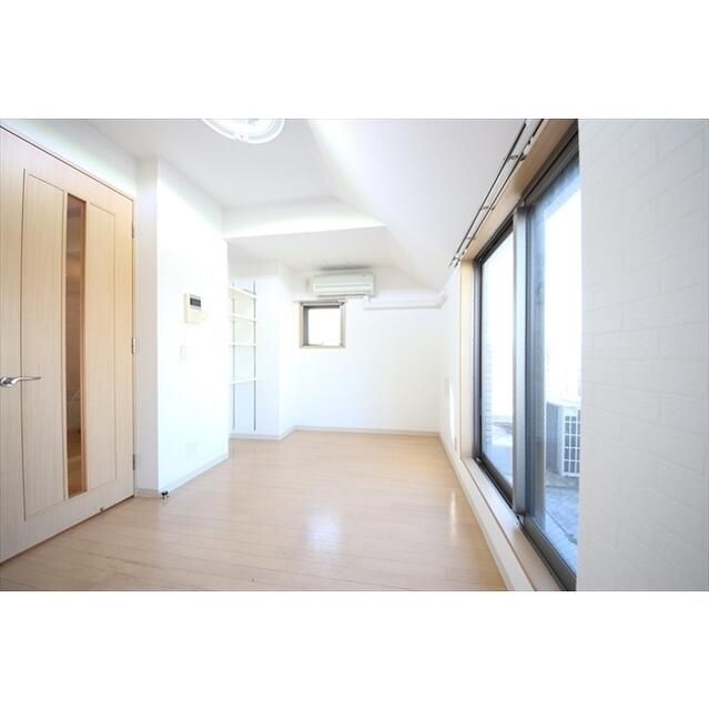 居室・リビング　こちらの居間で趣味の時間をお楽しみください