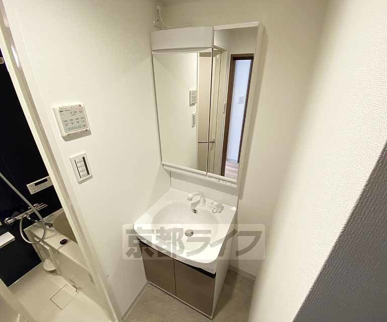 洗面設備　シンプルな洗面所です。