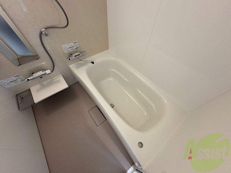 バス・シャワールーム　お風呂になります。一日の疲れを癒してくださいね。