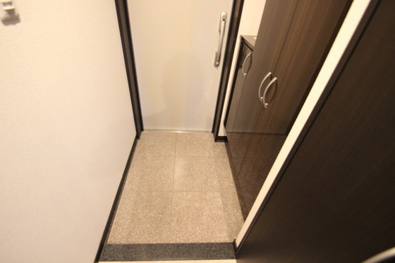 玄関　※別号室の写真です