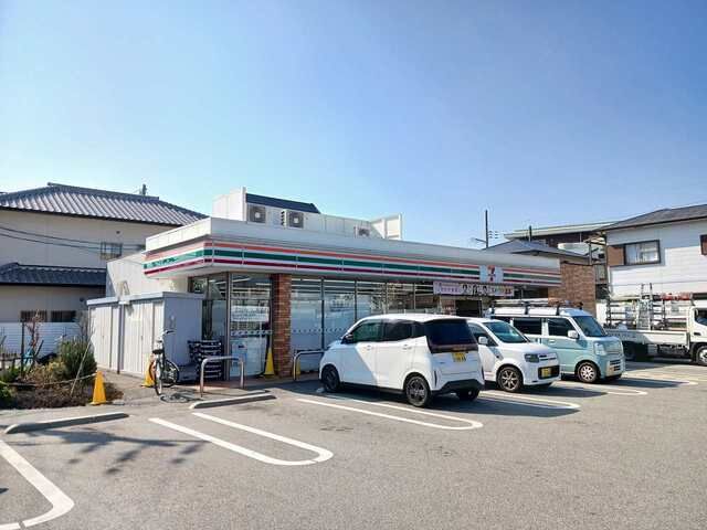 コンビニ　セブンイレブン薬師町店様（コンビニ）まで240m