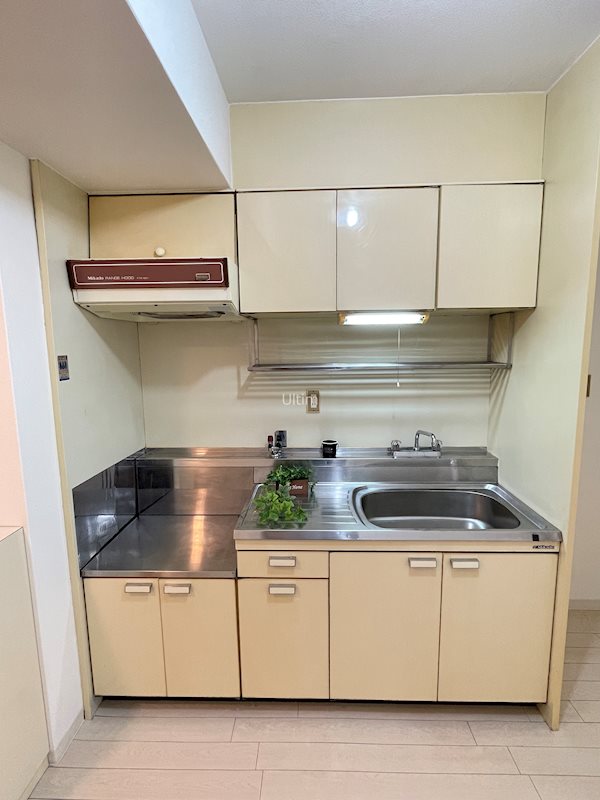 キッチン　※同タイプの他のお部屋です